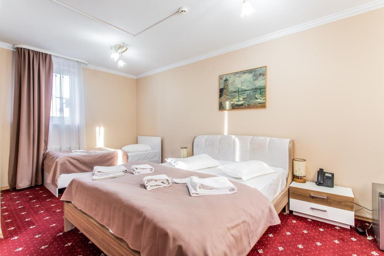 Star Rent Hotel Chisinau Exterior photo
