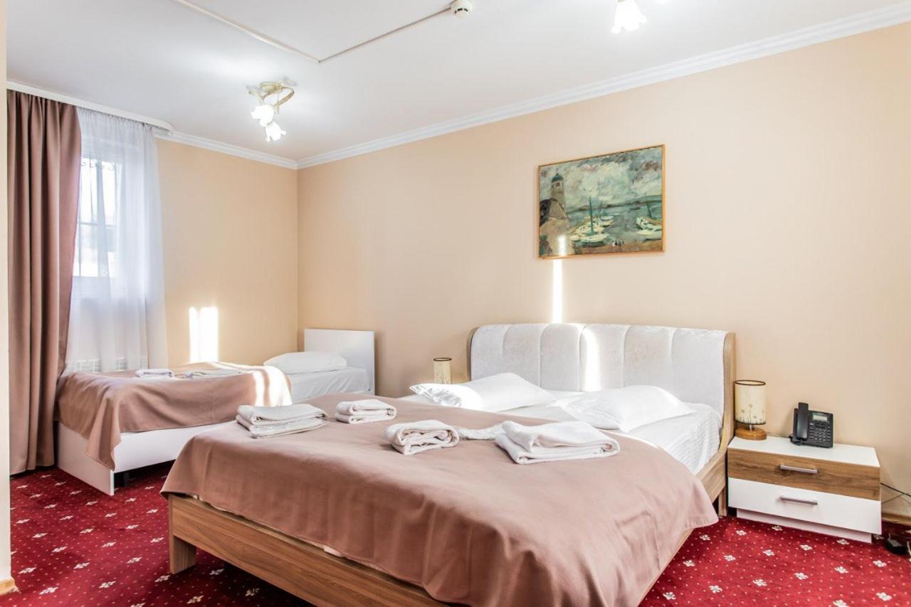 Star Rent Hotel Chisinau Exterior photo