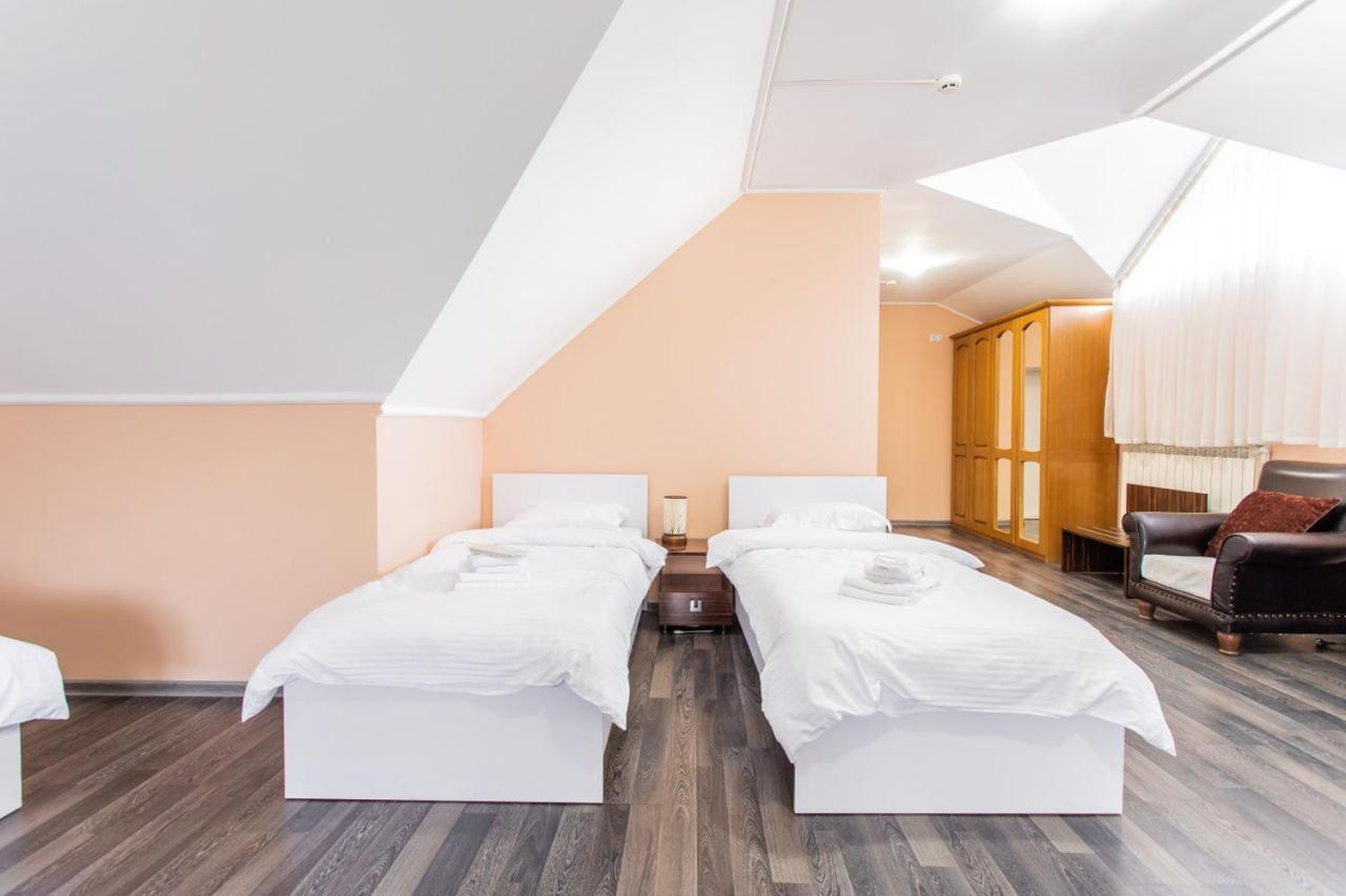 Star Rent Hotel Chisinau Exterior photo