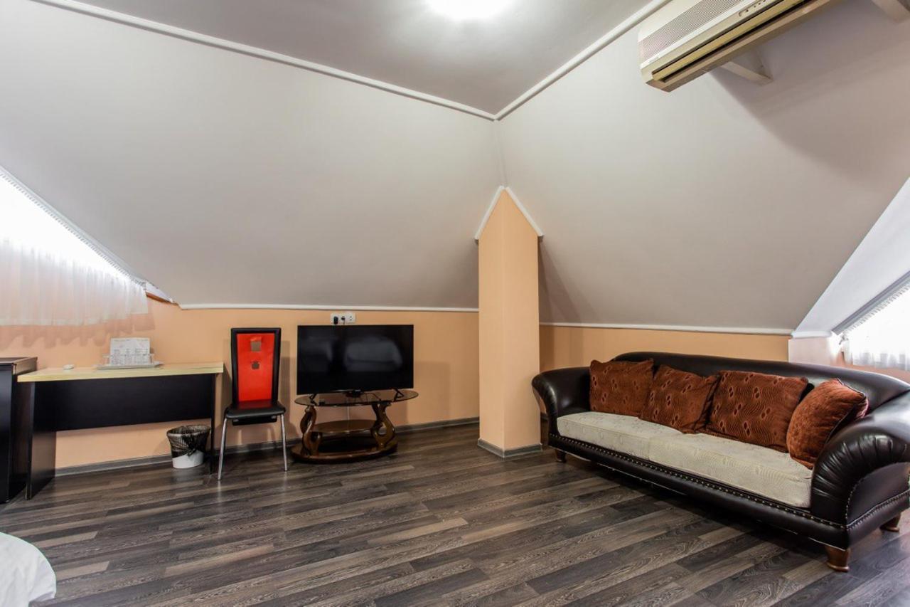 Star Rent Hotel Chisinau Exterior photo