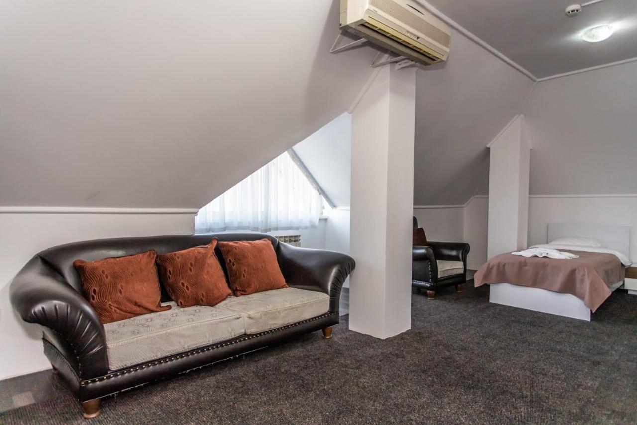 Star Rent Hotel Chisinau Exterior photo