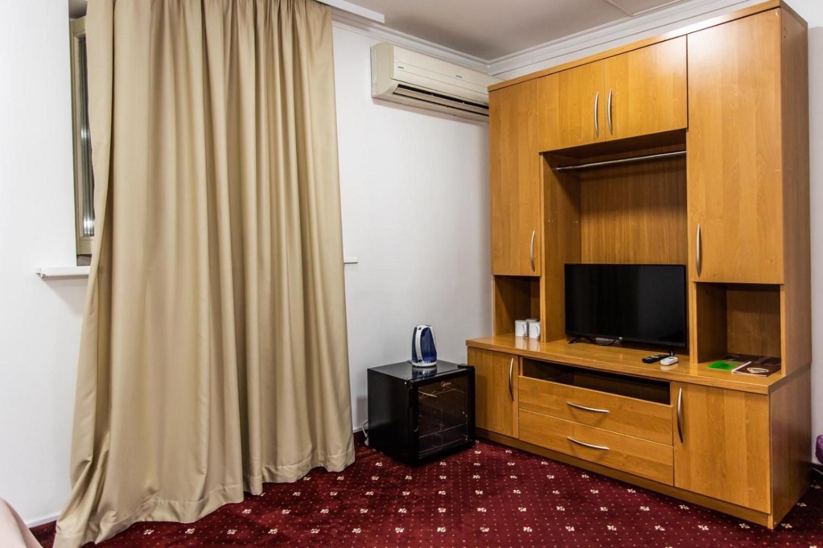 Star Rent Hotel Chisinau Exterior photo